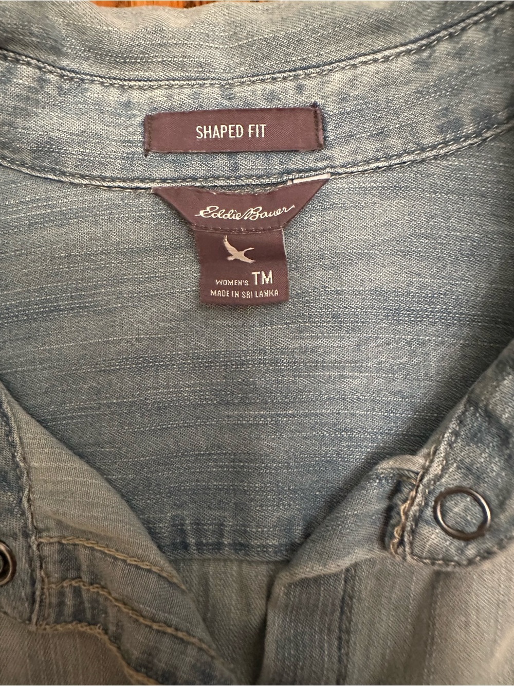 Eddie Bauer Shaped Fit Chambray Snap Button Shirt Women's Medium Tall Weste 1155 - Picture 9 of 9